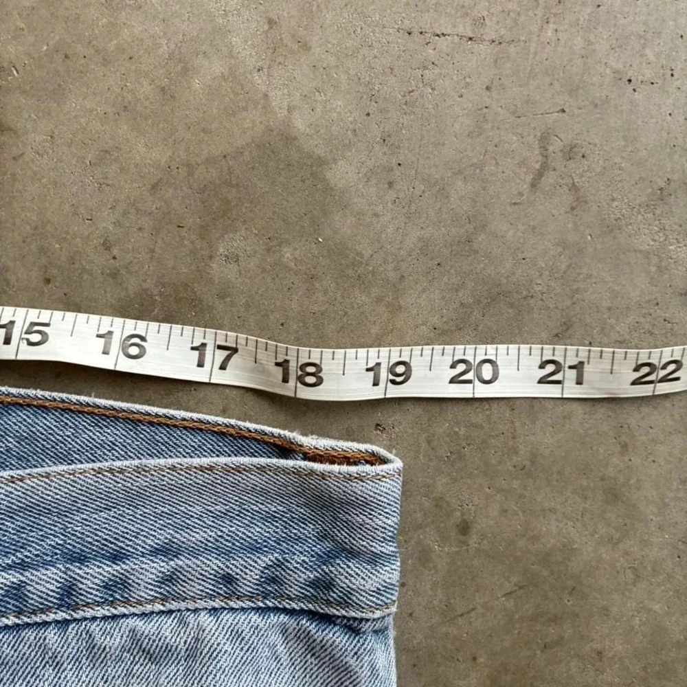 Vintage super baggy light wash‎ Levi 560 with an amazing leg opening